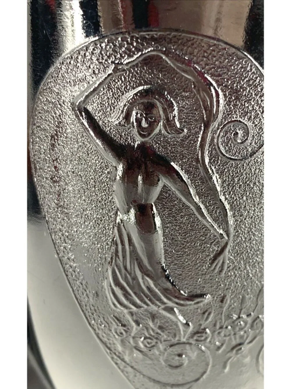 L.E. Smith Black Glass Trophy Vase 1933 Dancing Nymphs Double Handle Ruffled 8